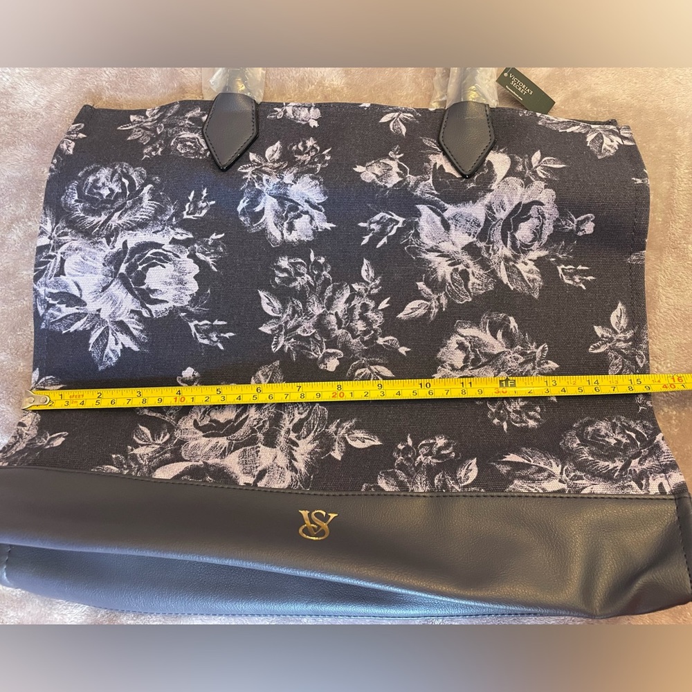 Victoria’s Secret tote bag - Picture 3 of 9